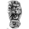 Adesivo per tatuaggio temporaneo leone e rosa, stile schizzo in bianco e nero per il braccio. - XZ101 (Corona Leone)