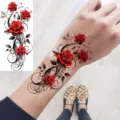Autocollant de tatouage temporaire rose rouge avec motif de vigne noire pour le corps. - Rose Rouge Épines(FO374) / 15x7CM