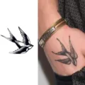 Temporary Swallow Tattoo Sticker Realistic Hand and Body Art Design for Party - Flying Swallow (HA091) / 8x8cm