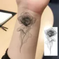 Autocollant de tatouage temporaire avec un design de fleur de rose noire élégant. - Rose en Ligne(FO492) / 15x7CM