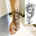Adhesivo de tatuaje temporal de brújula negra variante, estilo de arte corporal de brazo. - 15x7CM / Estilo FO251