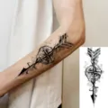 Pegatina de tatuaje temporal impermeable boceto negro brújula flecha brazo arte corporal - 15x7CM / Estilo FO252