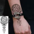 Adhesivo de tatuaje temporal de brújula negra y runas variante para brazo y arte corporal. - 15x7CM / Estilo FO266