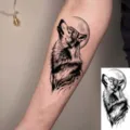 Zwart-witte wolf huilende maan tijdelijke tatoeage sticker, realistisch arm lichaamskunst. - FO271 / 15x7CM