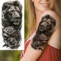 Autoadesivo del tatuaggio temporaneo leone rosa nero e bianco per braccio e gamba. - NZ334 / 19.8x9.6CM