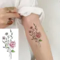Autocollant de tatouage temporaire imperméable design rose florale pour bras corps. - HS133