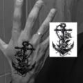 Adesivo per tatuaggio temporaneo impermeabile con design di ancora nera e rosa per le mani. - HM076 / 10x8cm