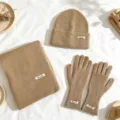 Gestrickte Mütze Schal und Handschuhe Winterset in einfarbigem Khaki für warme Tage - 3-Teiliges Set (Mütze+Schal+Handschuhe) / Haferflockenfarbe