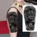 Adesivo tatuaggio temporaneo impermeabile con leone rosa e orologio per braccio e gamba. - XZ152 (Leone Bussola)