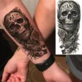 Temporary tattoo sticker featuring dark skull and roses design, perfect for Halloween arm art. - Skull Rose Flag(NZ061)