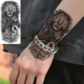 Tijdelijke wateroverdracht tattoo sticker met realistisch Vrijheidsbeeld en geweer design. - FO306 / 15x7CM
