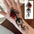 Adhesivo de tatuaje temporal con árbol de bosquejo negro y diseño de brújula roja. - 15x7CM / Estilo FO404