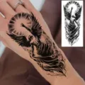 Zwart-witte realistische krijger tydelijke tattoo sticker voor handrug waterdicht. - FO524 / 15x7CM