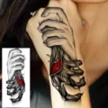 Tijdelijke tatoeage sticker realistisch zwart wit hand ontwerp met rood oog waterdicht - FO531 / 15x7CM