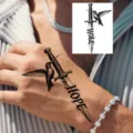 Adesivo per tatuaggio temporaneo con design di colibrì e pugnale per mano corpo - HM167 / 10x8cm