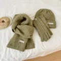 Set tre pezzi invernale sciarpa berretto e guanti in maglia treccia verde oliva tinta unita caldo - Verde chiaro