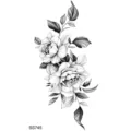 Tatuaggio temporaneo floreale in bianco e nero con eleganti rose e foglie per decorazione corporea. - SS745