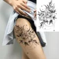 Adesivo per tatuaggio temporaneo impermeabile con motivo floreale e luna nera per coscia. - LZ258