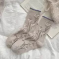 Chaussettes mi-mollet florales rétro pour femmes, chaussettes slouch en coton kaki. - Tulipe (Kaki)