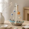 Modello di barca a vela in legno nautico decorazione da tavola costiera con conchiglie e rete - Barca a Vela Blu Vintage con Rete di Cotone e Stella Marina