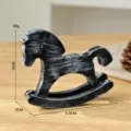 Cavallo a dondolo decorativo in legno dipinto per scrivania, ufficio, modello di ornamento. - Nero