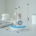 Modello di mini barca a vela mediterranea blu e bianca soprammobile artigianale marino - Stile Timone