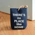 Fermaporta decorativo in tessuto con testo stampato e maniglia in corda per casa. - Stile Scritta Blu / Blu