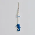 Ornamento da appendere nautico in legno stile costiero decorazione cavalluccio con perle 47cm - Ornamento Sospeso Cavalluccio Marino Perlato / Blu scuro