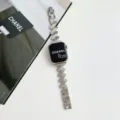 Detailansicht des Edelstahl Wellen Armbands, elegantes Metallglied Design für Smartwatch. - (1/2/3. Gen 42mm)/44/45/46/49mm Universal / Silber - Edelstahl