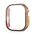 Rotgold galvanisierte PC Schutzhülle mit gehärtetem Glas für Apple Watch Ultra Detailansicht - Rote Basis mit Roségold Rand