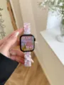 Resin Blüten Ersatzarmband für Apple Watch, stilvolles rosa und weißes Gliederarmband. - (Serie 10/11 42mm) 38mm/40mm/41mm Universal / Harz Oval - Hellrosa Blume