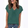 Blusa de mujer lisa con cuello en V y manga corta, vista detallada del tejido suave. - Verde Oscuro