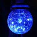 Linterna solar colgante de vidrio agrietado para jardín exterior, patio e iluminación deco. - 30 LED / Azul