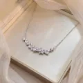 Detalle de collar de circonita cúbica, piedras de talla pera brillante en cadena fina. - Estilo Glicinia X1392