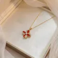 Elegante collar de gargantilla dorada para mujer con hermoso colgante de flor circonita roja. - Collar (X1149) / Rojo