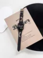 Cinturino in pelle nera vintage con catena dorata per Apple Watch, elegante accessorio retrò. - Chiusura in Oro Nero