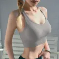 Seamless sports bra for women, stylish grey yoga crop top with wide straps, comfortable fit. - M / Gray