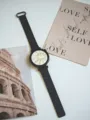 Primo piano dettagliato sui dettagli del cinturino magnetico sottile e del quadrante. - GT4: 18mm / Nero