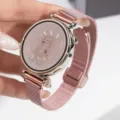 Montre connectée or rose bracelet acier inoxydable cadran ours 3D détail vue - Interface Personnalisée (18mm) / Magnétique - Rose poudré