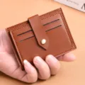 Tarjetero de cuero marrón, cartera delgada minimalista para tarjetas con botón y ranuras. - Marrón