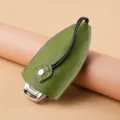 Estuche de cuero genuino para llave de coche en verde, diseno compacto con cordon negro. - Sin Tapa / Verde