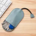 Astuccio per chiavi in vera pelle blu, custodia organizer compatta in pelle bovina. - Con coperchio / Azzurro