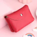 Porte monnaie compact en cuir véritable rouge pour femmes, mini étui à cartes avec bouton. - À deux étages / Rouge