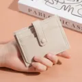 Tarjetero de cuero beige, cartera minimalista ultrafina con cierre de botón a presión. - Beige