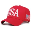 Cappello da baseball rosso con lettere USA ricamate e bandiera per stile casual all'aperto. - Regolabile 55-59cm / Rosso