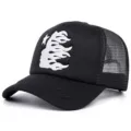 Cappellino trucker nero in rete con design a fiamma ricamato, stile casual e traspirante. - Regolabile 55-61cm / Nero
