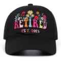 Berretto da baseball nero con ricamo floreale colorato e scritta retired, stile casual e sportivo. - Regolabile / Nero