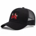 Casquette trucker noire en mesh avec patch brodé de personnage et style streetwear cool. - Réglable 55-61cm / Casquette Mesh DAAAMN