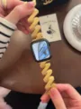 Hochwertiges metallisches Z-Glied-Uhrenarmband kompatibel mit Apple Watch, stilvolles Accessoire. - 38mm / Glänzendes Gold
