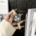 Ersatzarmband aus Harz und Stahl im Detail, kompatibel mit Smartwatches, in Gold und Weiß. - Huawei GT4 41MM (18mm) / Gold und Weiß Harz